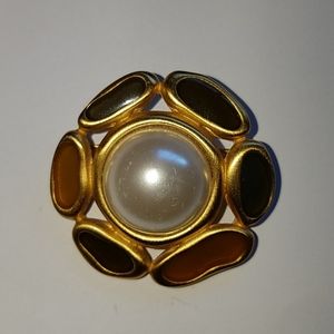 Multicolored brooch